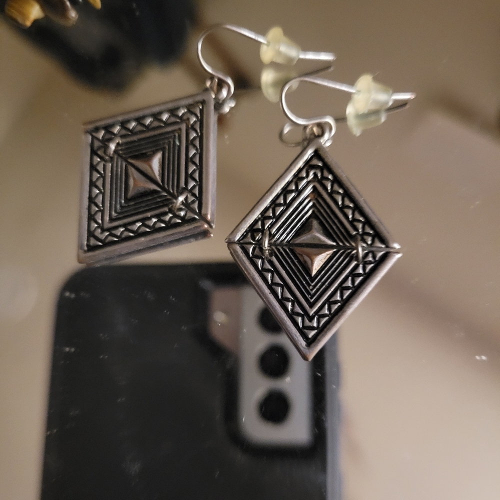 3/20$*Geometric Diamond-Shape Silver Tone Earrings